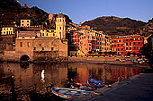Liguria - Ligurie, Cinque Terre: Vernazza harbour - Vernazza  12149
