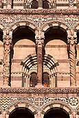 Tuscany, Lucca, facade of Duomo - Toscane, Lucques, Duomo  12402