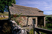 Malham, old barn, Yorkshire Dales NP, England -  Près de Malham  12918