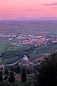 Tuscany, Cortona: view at sunset - Toscane, Cortone, couchant  12229