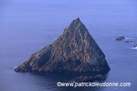 Fair Isle, pyramidal stack, Shetland, Scotland - Côte nord de Fair Isle 13055