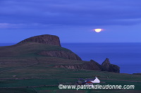 Fair Isle: Sheep Rock, twilight. Shetland. -  Crépuscule sur Fair Isle 13057