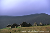 Foula, Shetland : ruined houses and hills - Ruines et collines, Foula 13171