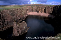 Christie's Hole, Papa stour, Scotland -  Roches volcaniques Ã  Papa Stour  13211