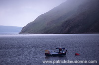 Northmavine: Ronas Voe and boat, Shetland - Le fjord de Ronas Voe  13646
