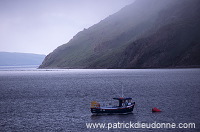 Northmavine: Ronas Voe and boat, Shetland - Le fjord de Ronas Voe 13646 Northmavine: Ronas Voe and boat, Shetland - Le fjord de Ronas Voe 13646