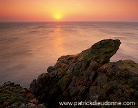 Sunset over Eshaness basaltic cliffs. Shetland - Couchant sur Eshaness 13584