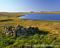 West loch and Dore Holm nat. arch, Shetland, Scotland - Arche naturelle de Dore Holm 13661 West loch and Dore Holm nat. arch, Shetland, Scotland - Arche naturelle de Dore Holm 13661