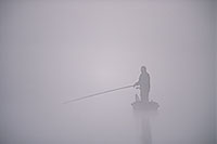 Moselle, pêcheur, petit matin, Lorraine, France - 17160 Moselle, pêcheur, petit matin, Lorraine, France - 17160
