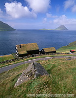 Turf roofed houses, Streymoy, Faroe islands - Maisons traditionnelles, iles Feroe - FER015 Turf roofed houses, Streymoy, Faroe islands - Maisons traditionnelles, iles Feroe - FER015
