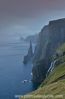 Oknadalsdrangur, Sandoy, Faroe islands - Oknadalsdrangur, iles Feroe - FER368