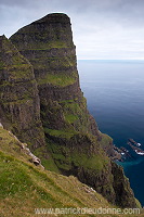 Suduroy SW coast, Faroe islands - Cote SO de Suduroy, Iles Feroe - FER504