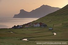 Elduvik and Kalsoy, Faroe islands - Elduvik et Kalsoy, iles Feroe - FER723