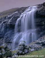 Waterfall, Saksun, Faroe islands - Cascade, iles Feroe - FER002