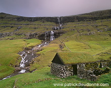 Farm, Saksun, Faroe islands - Ferme traditionnelle, iles Feroe - FER011