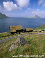 Turf roofed houses, Streymoy, Faroe islands - Maisons traditionnelles, iles Feroe - FER015 Turf roofed houses, Streymoy, Faroe islands - Maisons traditionnelles, iles Feroe - FER015