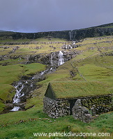 Old farm, Saksun, Streymoy, Faroe islands - Ferme traditionnelle, iles Feroe - FER020
