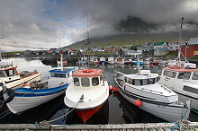 Leirvik harbour, Eysturoy, Faroe islands - Port de Leirvik, iles Feroe - FER160