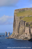 Risin and Kellingin sea stacks, Faroe islands - Risin et Kellingin, iles Feroe - FER120