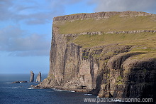 Risin and Kellingin sea stacks, Faroe islands - Risin et Kellingin, iles Feroe - FER122