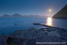 Moonrise near Gjogv, Faroe islands - Lever de lune, iles Feroe - FER704