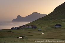 Elduvik and Kalsoy, Faroe islands - Elduvik et Kalsoy, iles Feroe - FER722