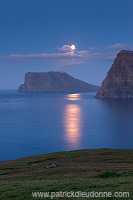 Moonrise on Kunoy and Vidoy, Faroe islands - Lever de lune, iles Feroe - FER758