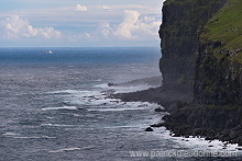 Cliffs near Dalur, Sandoy, Faroe islands - falaises, iles Feroe - FER327