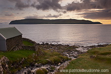 Skugvoy from Sandoy, Faroe islands - Skuvoy, iles Feroe - FER337