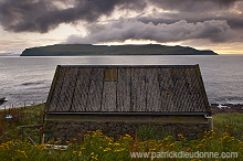 Skugvoy from Sandoy, Faroe islands - Skuvoy, iles Feroe - FER340