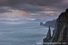 Oknadalsdrangur, Sandoy, Faroe islands - Oknadalsdrangur, iles Feroe - FER366