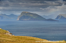 Koltur from Sandoy, Faroe islands - Koltur depuis Sandoy, iles Feroe - FER384