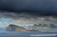 Koltur from Sandoy, Faroe islands - Koltur depuis Sandoy, iles Feroe - FER411