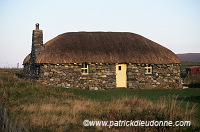 Thatched  house, Harris, Scotland - Chaumière, Ecosse - 18600