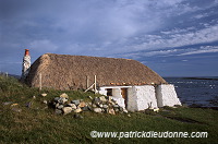 Thatched house, Berneray, Scotland - Chaumière, Ecosse - 18780 Thatched house, Berneray, Scotland - Chaumière, Ecosse - 18780