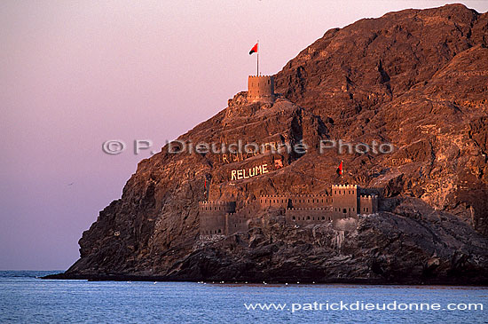 Muscat, fort - Fort et inscriptions à Mascate, Oman (OM10477)