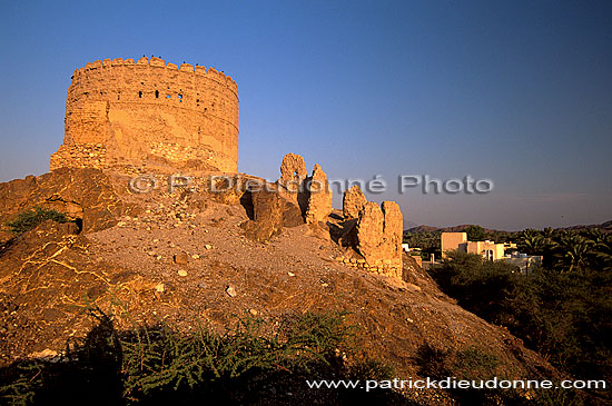 Rustaq (Batinah). Ruined watchtower - Tour en ruines, OMAN (OM10143)