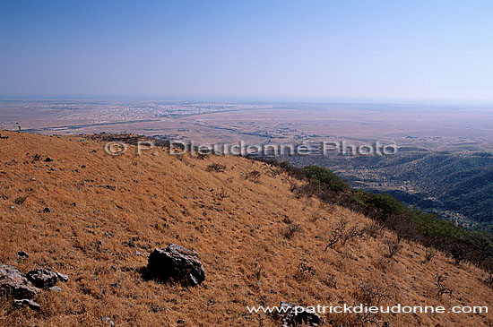 Salalah plain, from Jabal Qara, Dhofar - Plaine de Salalah, OMAN (OM10068)