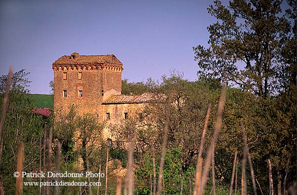 Tuscany, Chianti, fortified villa - Toscane, villa fortifiée  12123