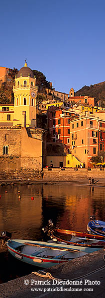 Liguria - Ligurie, Cinque Terre: Vernazza harbour - Vernazza  12145