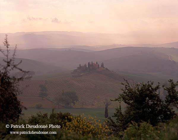 Tuscany, countryside in Val d'Orcia  - Toscane, Val d'Orcia  12671