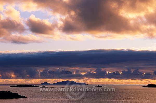 Foula on the horizon, Shetland, Scotland -  Foula sur l'horizon  13163