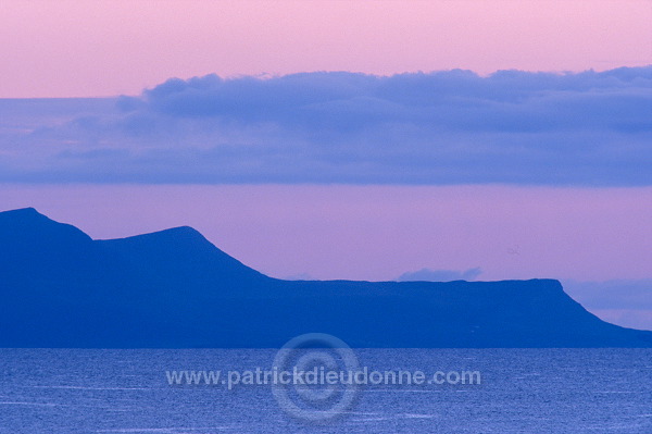 Foula on the horizon, Shetland, Scotland - Foula sur l'horizon   13165