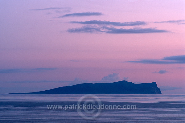 Foula on the horizon, Shetland, Scotland -  Foula sur l'horizon  13166
