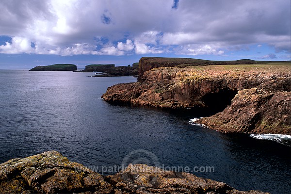 Eroded Volcanic rocks, Papa stour, Shetland -  Roches volcaniques sur Papa Stour  13200