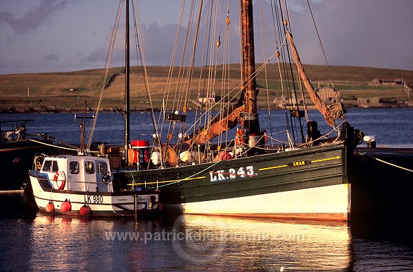Lerwick harbour, Shetland, Scotland - Port de Lerwick, Shetland  13820