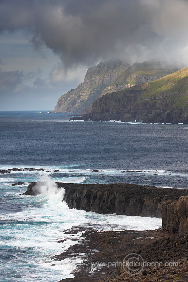 Coastal cliffs, Suduroy, Faroe islands - Falaises, Suduroy, Iles Feroe - FER539
