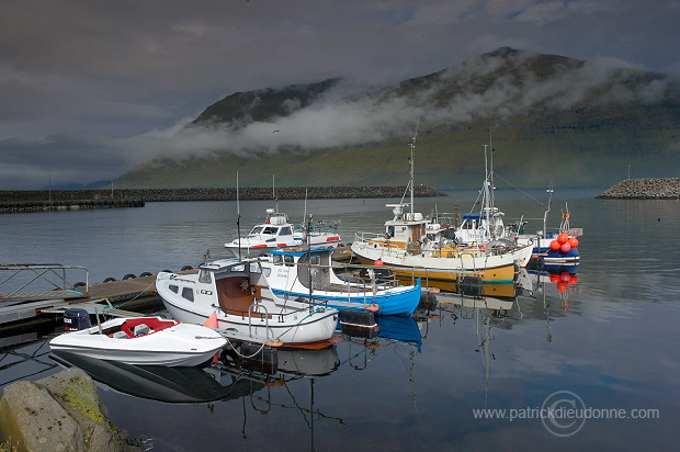 Leirvik harbour, Eysturoy, Faroe islands - Port de Leirvik, iles Feroe - FER136