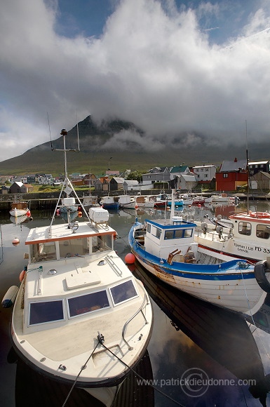 Leirvik harbour, Eysturoy, Faroe islands - Port de Leirvik, iles Feroe - FER157
