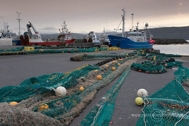 Toftir harbour, Faroe islands - Port de Toftir, iles Feroe - FER716